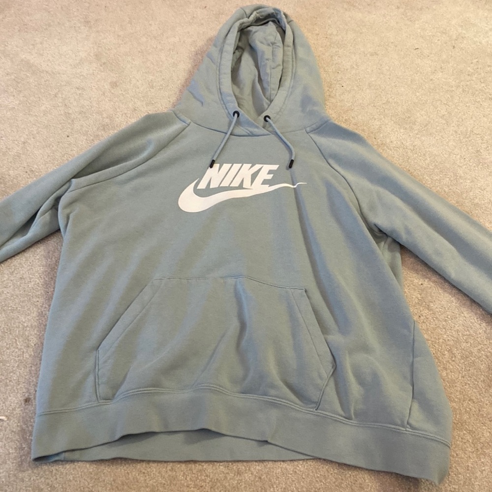 nike sweatshirt